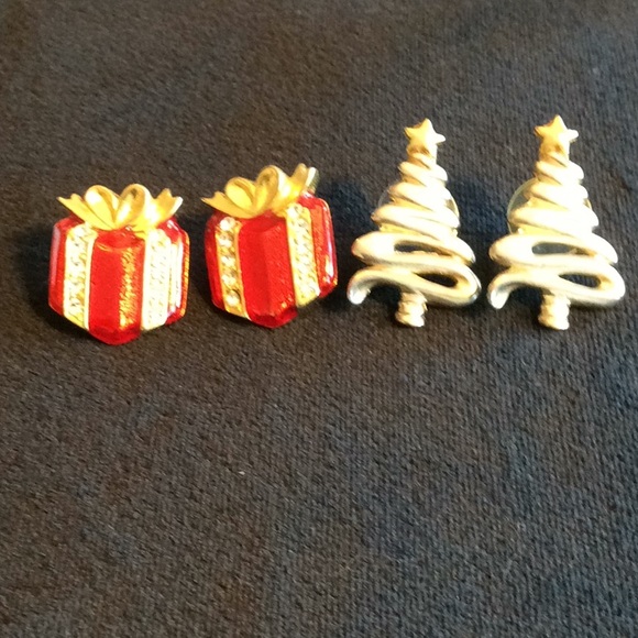 Vintage Christmas Trees & Gifts Earrings - Picture 1 of 6
